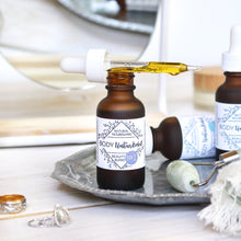 Load image into Gallery viewer, This organic face oil blend is packed with protective antioxidants, deeply nourishing skin while also keeping both blemishes and signs of again away.